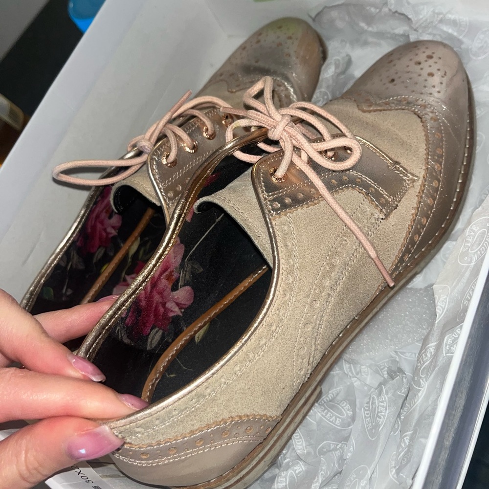 Women’s Ted Baker chrome pink dress shoes